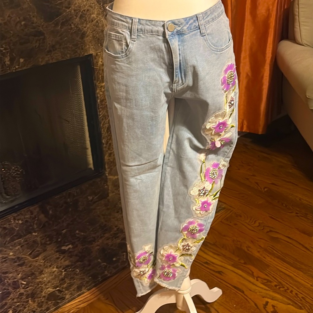 NWOT Boston Proper appliqué ankle jeans. Sz 10